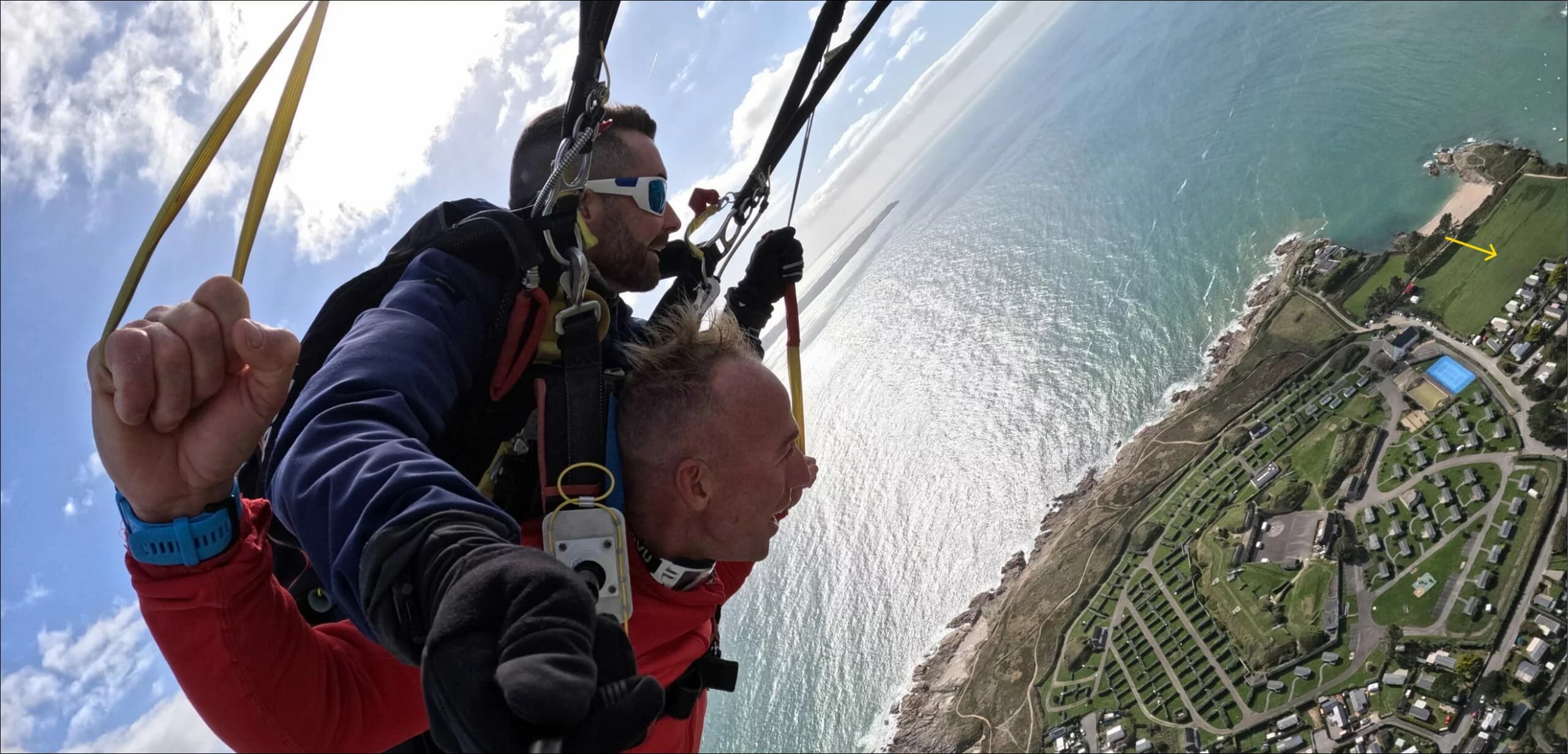 Saut en parachute tandem — vue panoramique sur la Bretagne